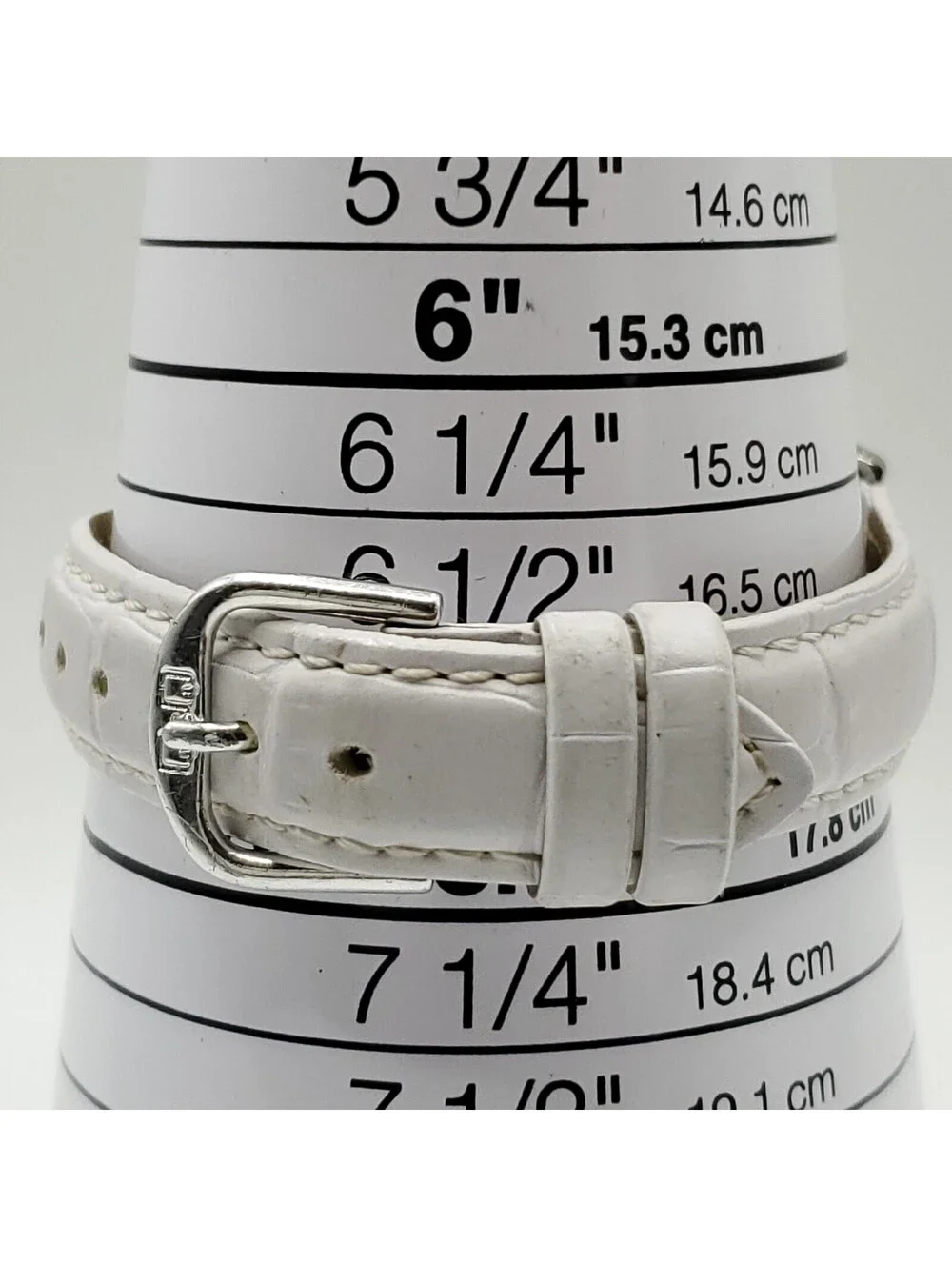 Q&Q Quartz Womens Watch 30mm White Leather Band New Battery
